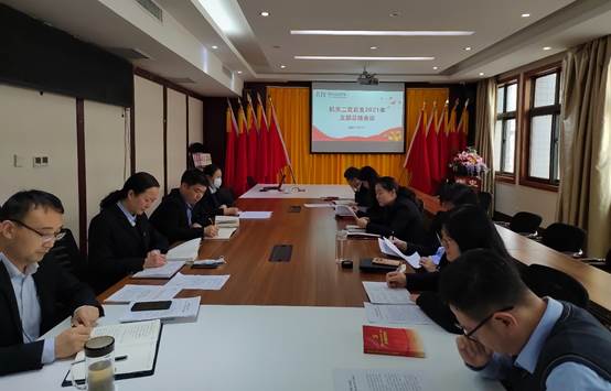 会议室里的人们
描述已自动生成