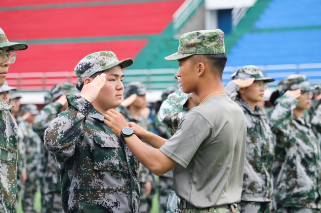 队列训练---敬礼