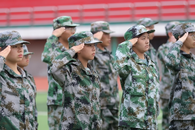 队列训练---敬礼