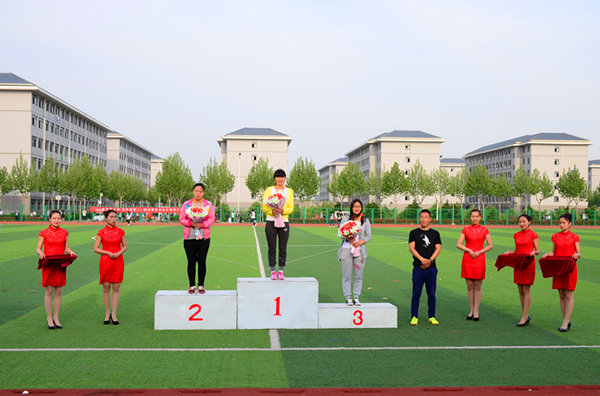 运动会颁奖