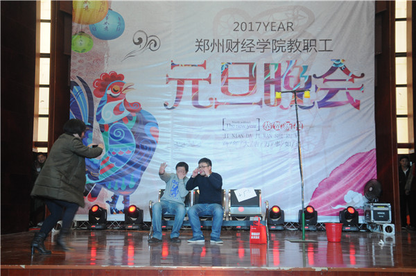 现代物流与管理学院分工会 哑剧表演《粘人的尴尬》