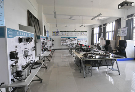 汽车底盘实训室
