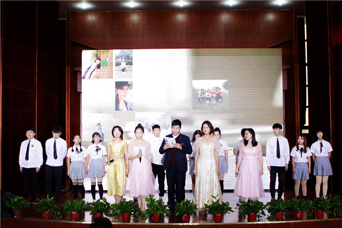 信息工程学院分工会情景剧《同桌的你》