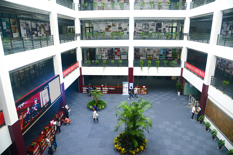 图书馆二楼大厅